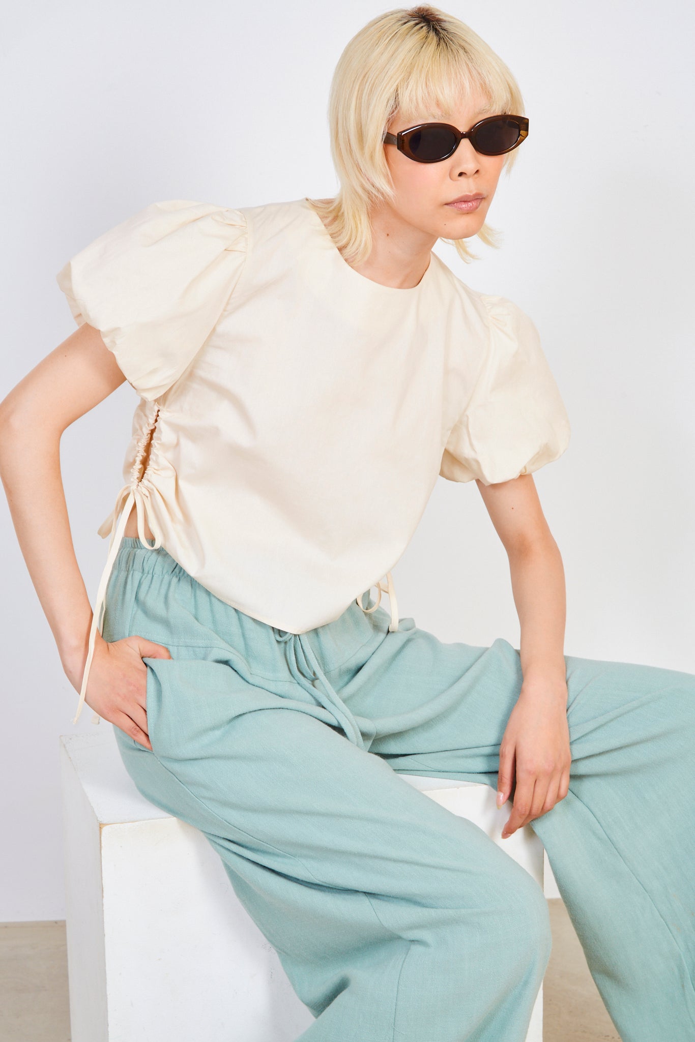 Beige puff sleeve side tie top_5