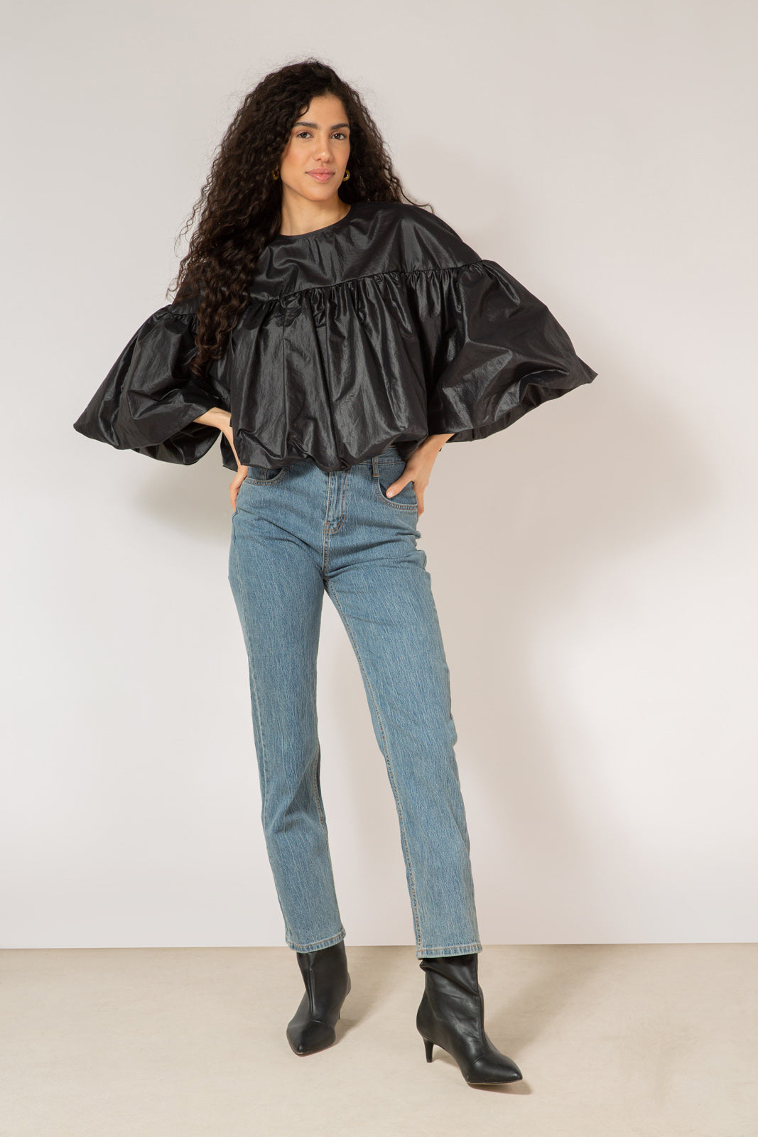 Black button back cropped blouse_7