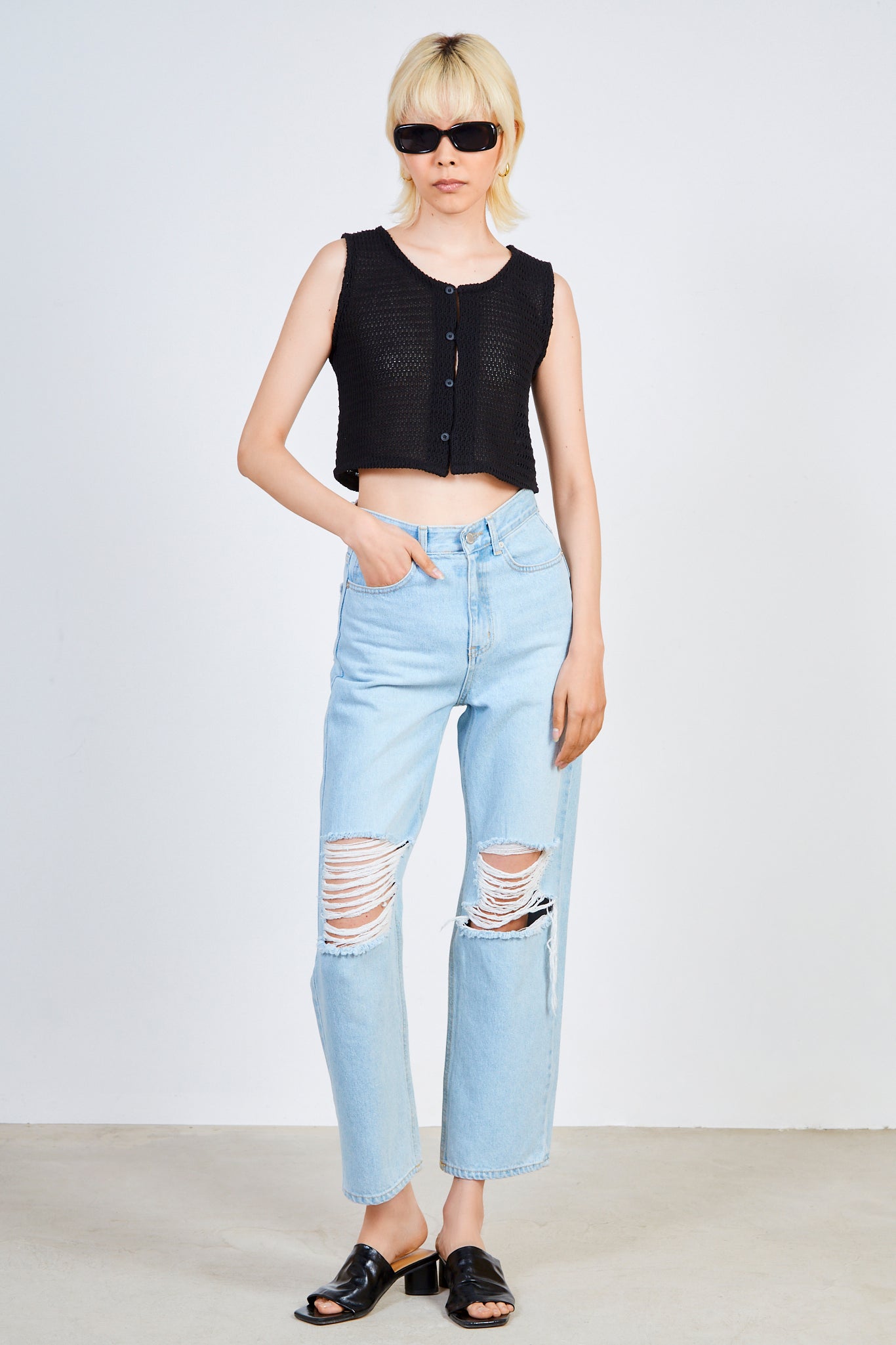 Black loose weave button front tank_3