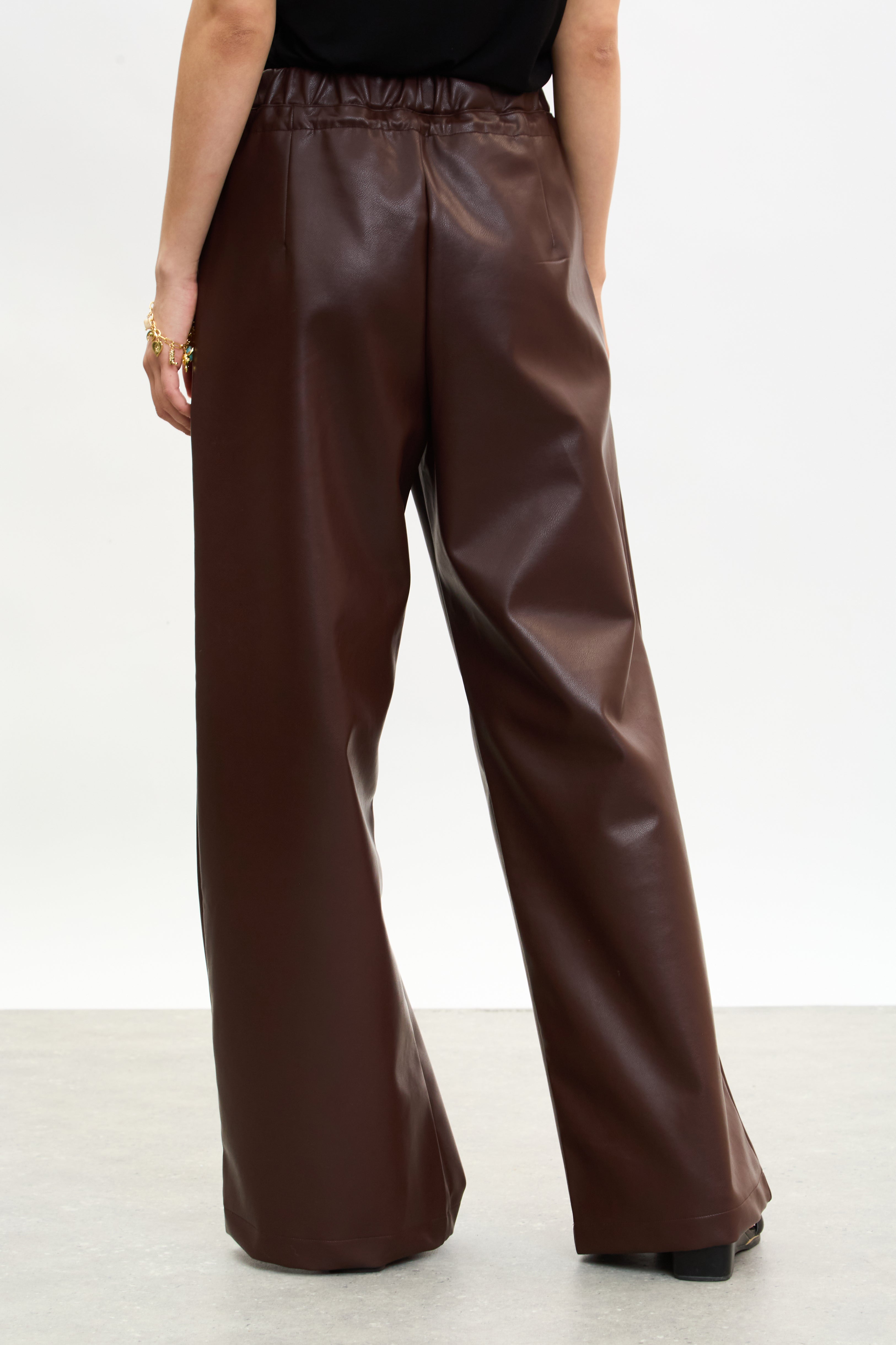 Burgundy vegan leather pleated drawstring trousers_2