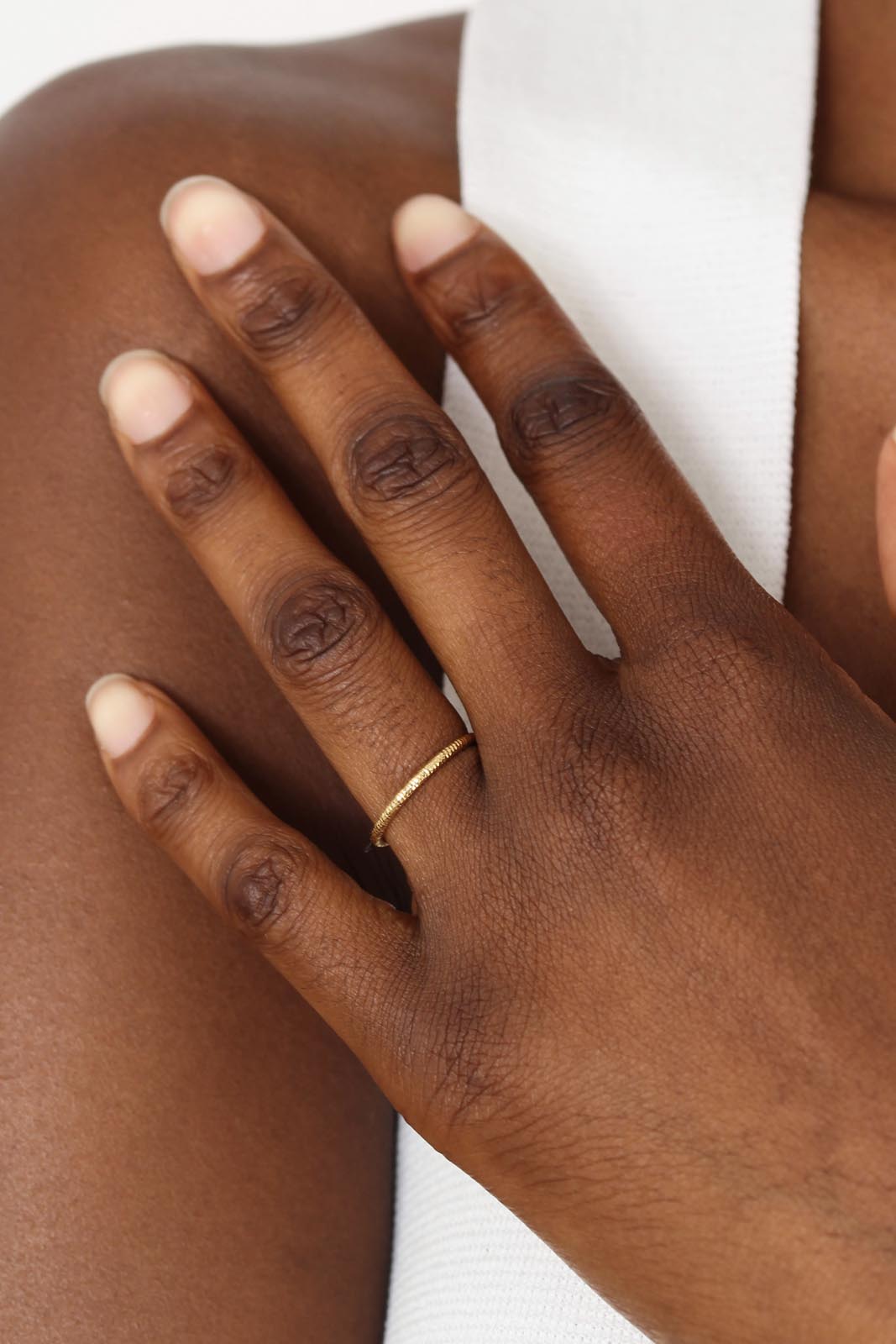 Gold hammered thin band_2