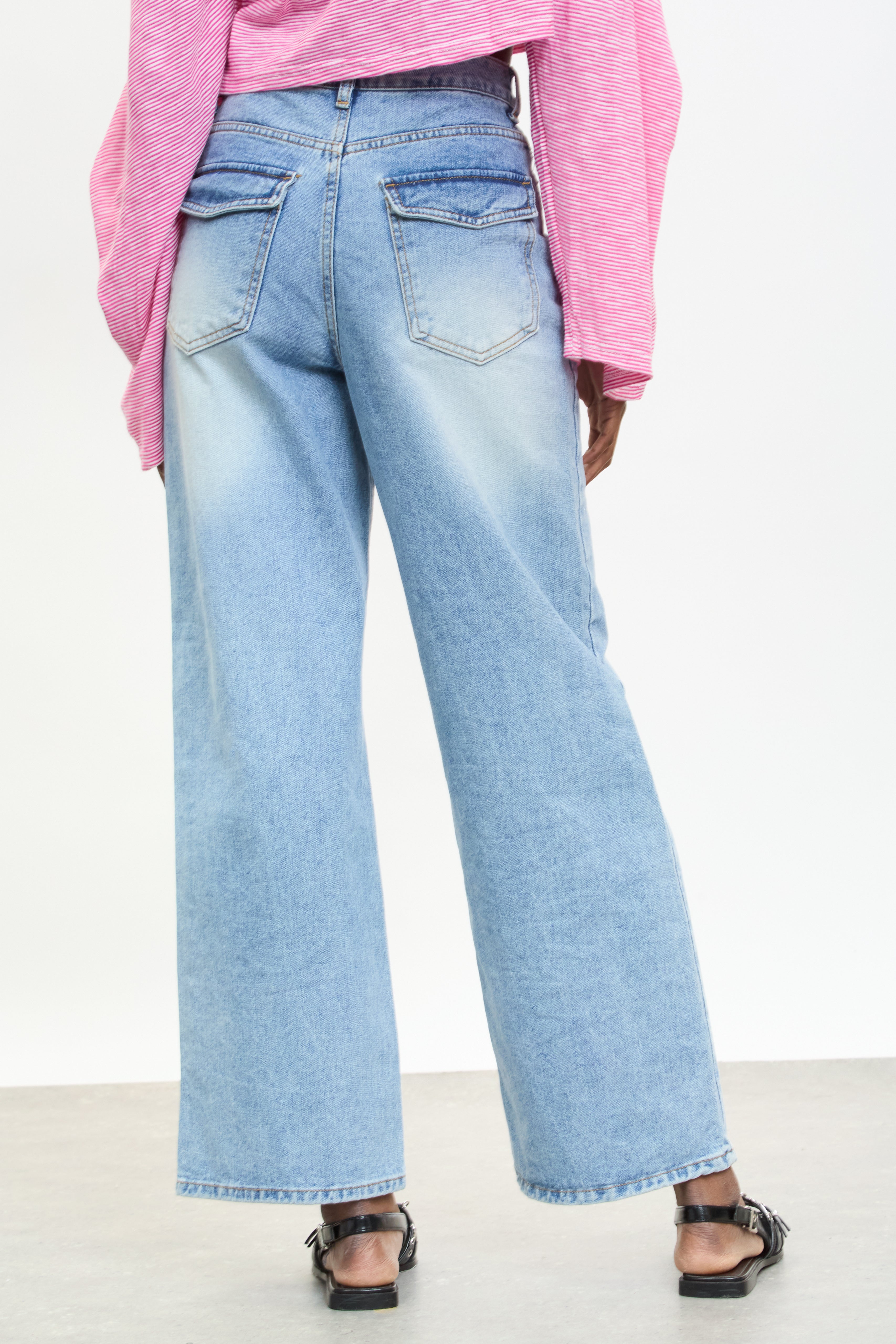 Light blue washed straight leg jeans_2