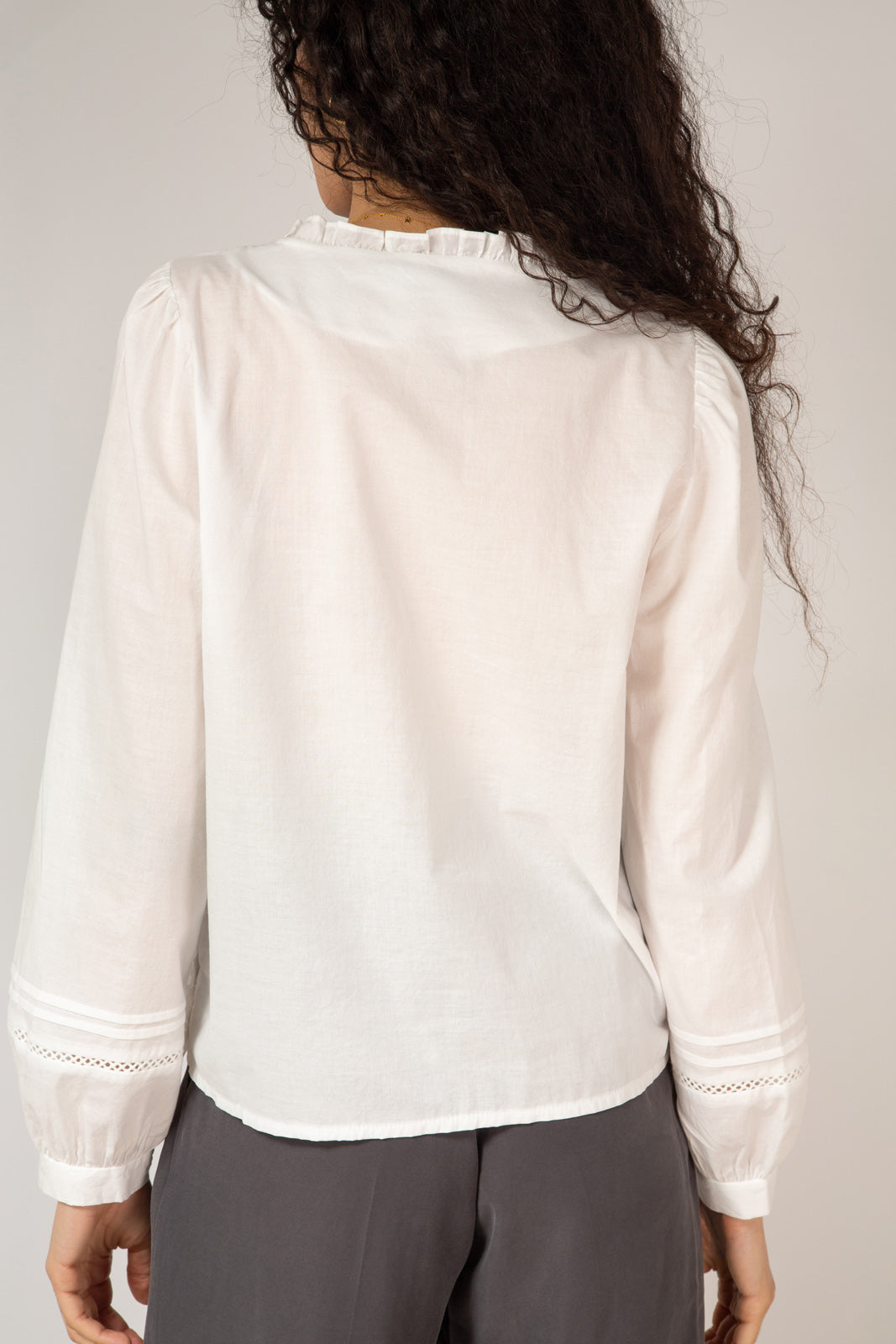 White ruffle trim blouse_4