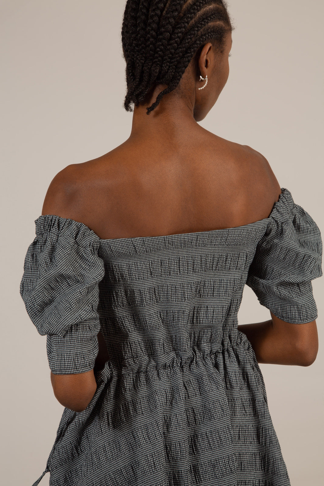 Black and white textured off shoulder mini dress_8