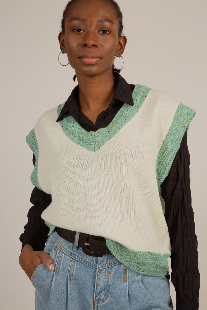 White and mint flecked contrast trim sweater vest_6