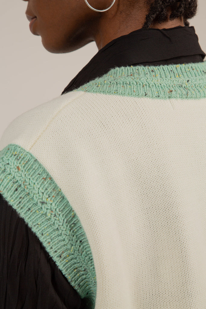 White and mint flecked contrast trim sweater vest_5