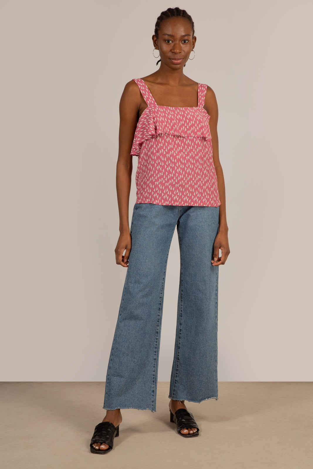 Pink and white triangle print ruffle tank_5