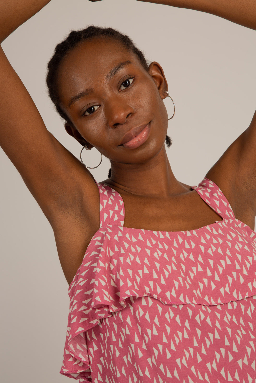 Pink and white triangle print ruffle tank_6