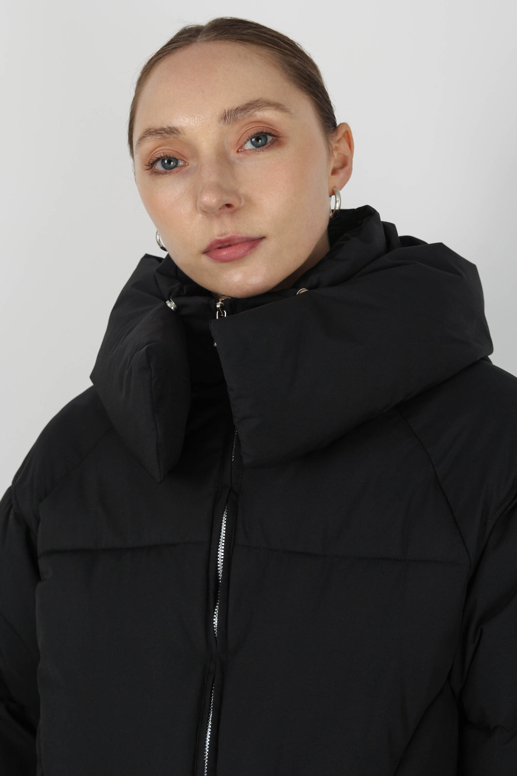 Black thick hooded puffer jacket_4