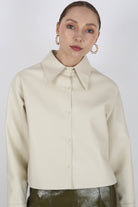 Cream vegan leather cropped shirt jacket_7