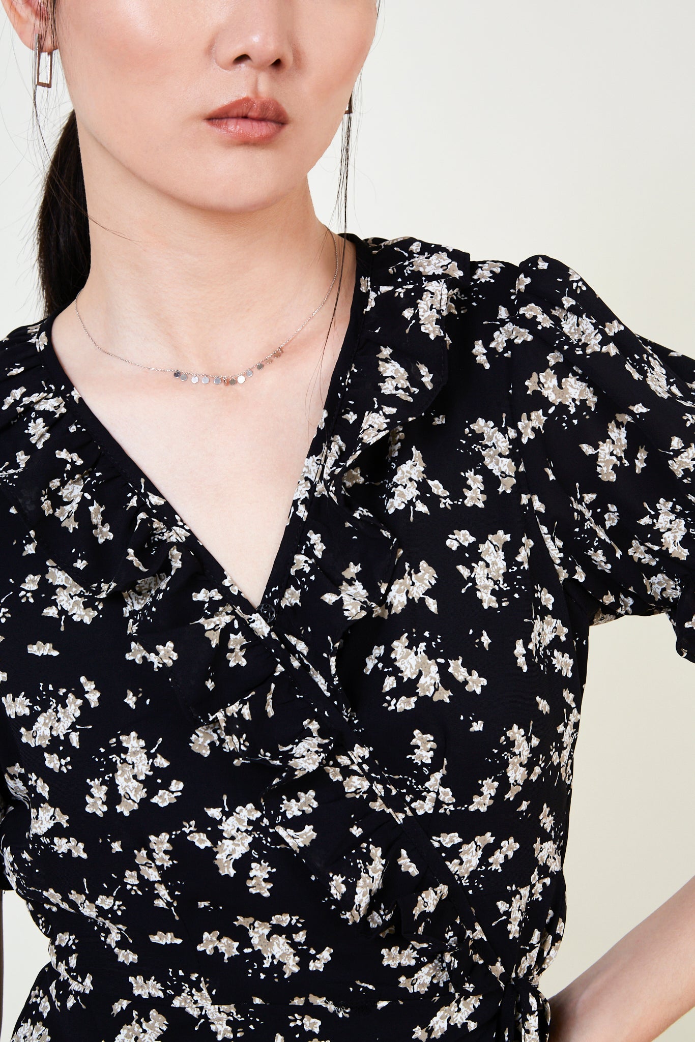 Black floral print short sleeved ruffle dress_5