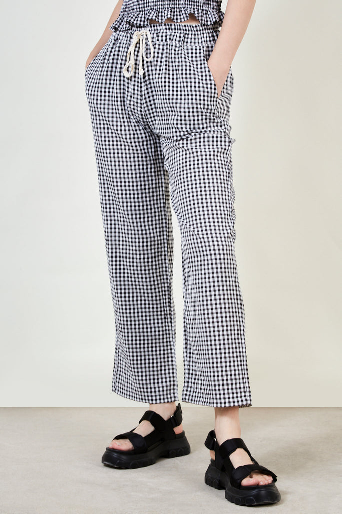 Black small gingham loose fit trousers_1