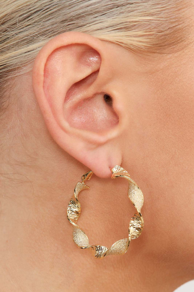Gold rough smooth twisted hoop earrings_2