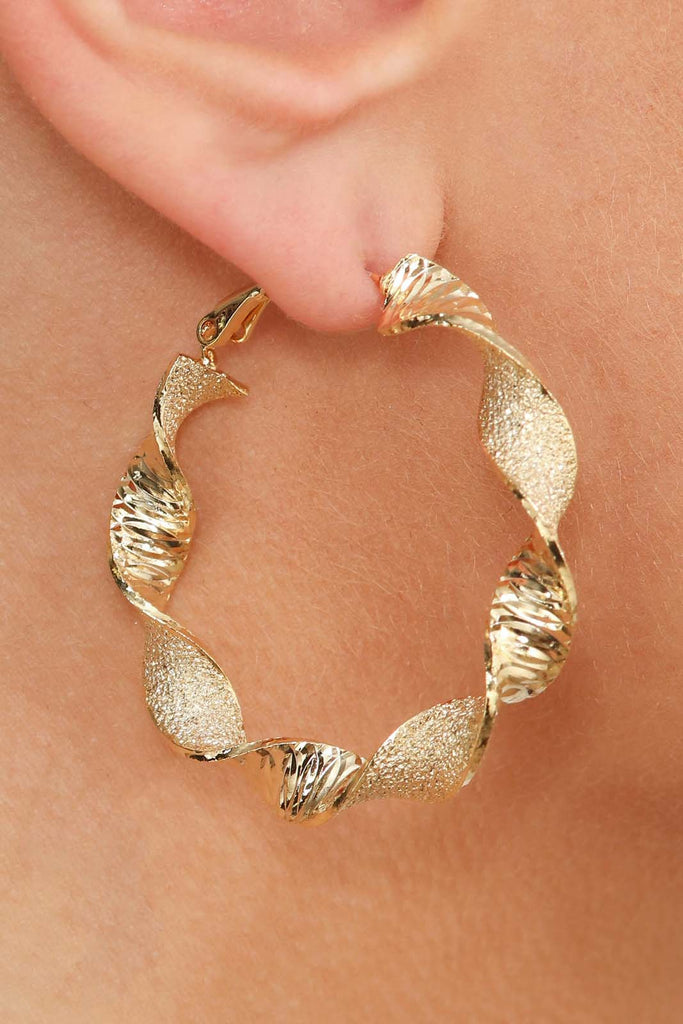 Gold rough smooth twisted hoop earrings_3