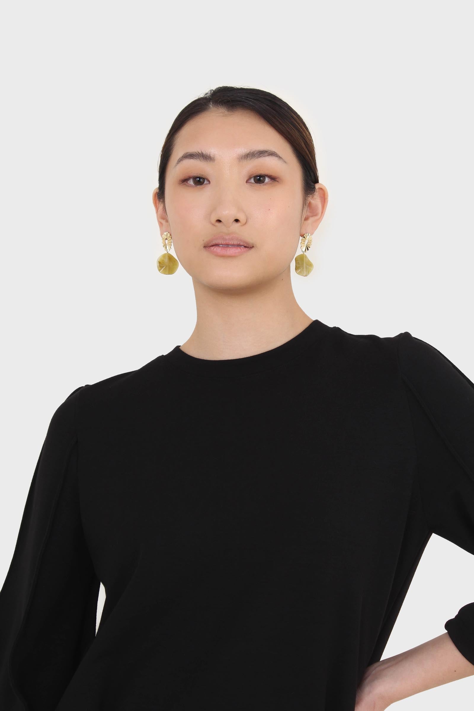 Black sharp seamed sleeve top_4