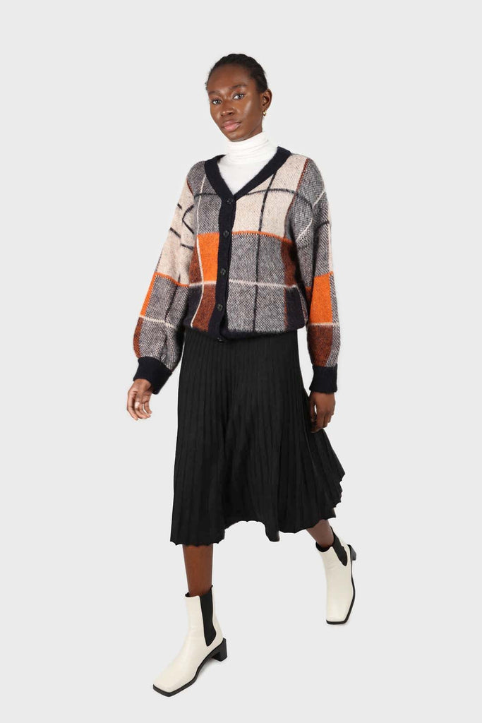 Black lined midi length flare knit skirt_3
