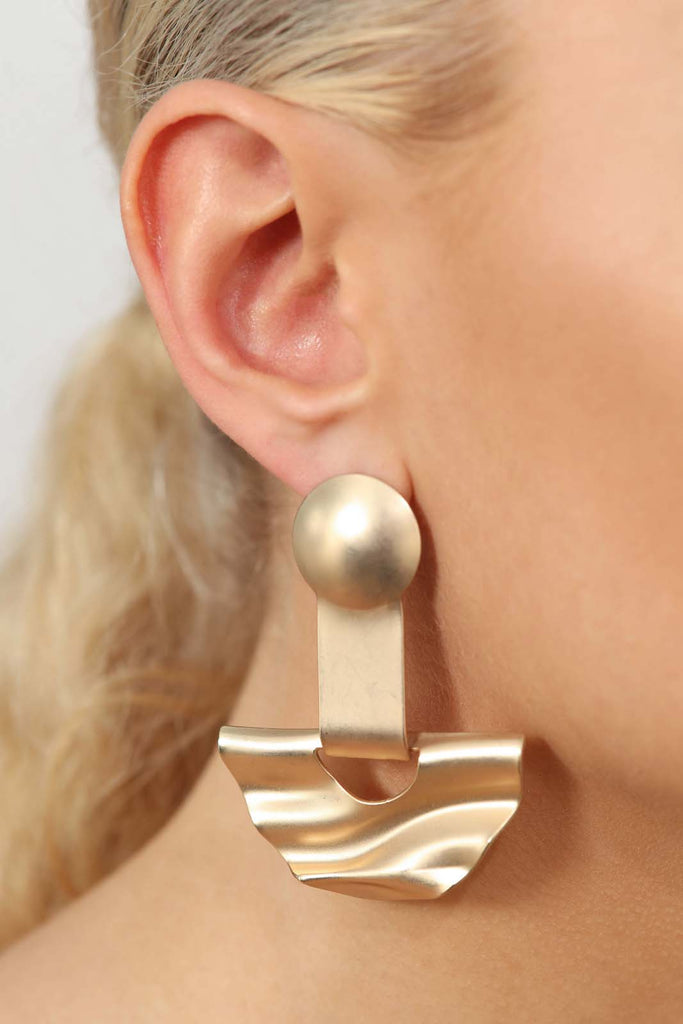 Gold geometric wavy semi-circle earrings_2