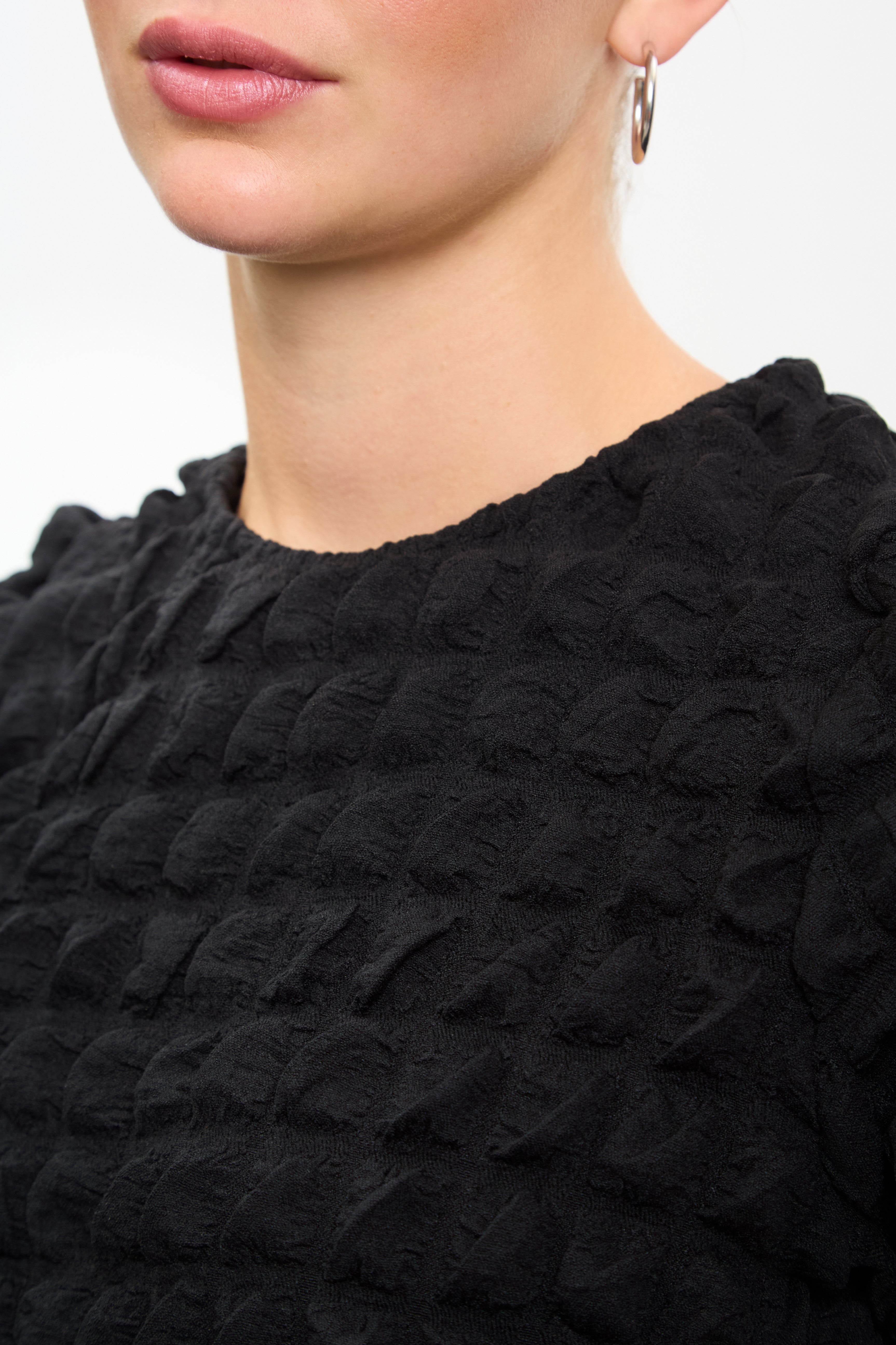 Black textured puff short sleeved top_3