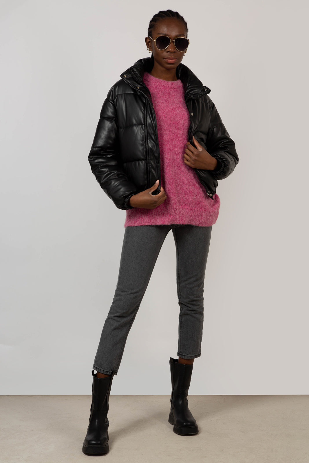 Black vegan leather cropped puffer jacket_4