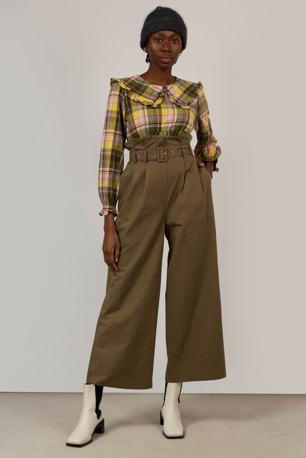 Khaki high waist belted trousers_4