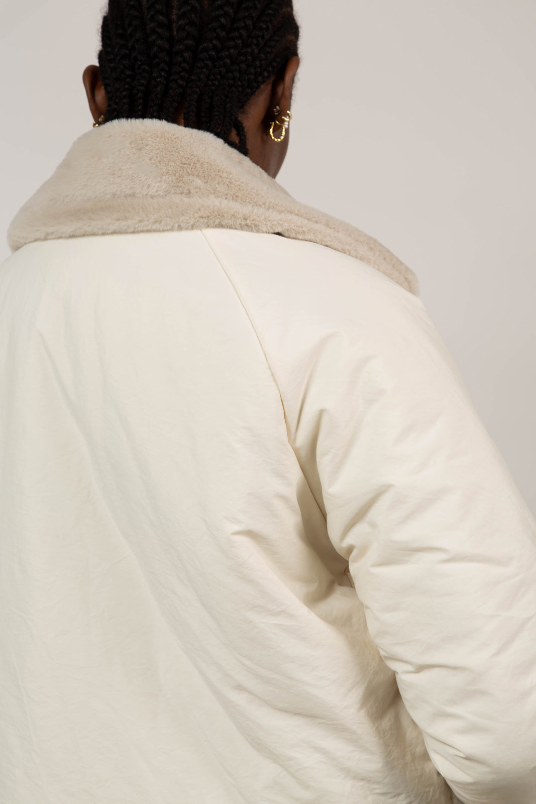 Ivory faux fur large pocket reversible coat_9