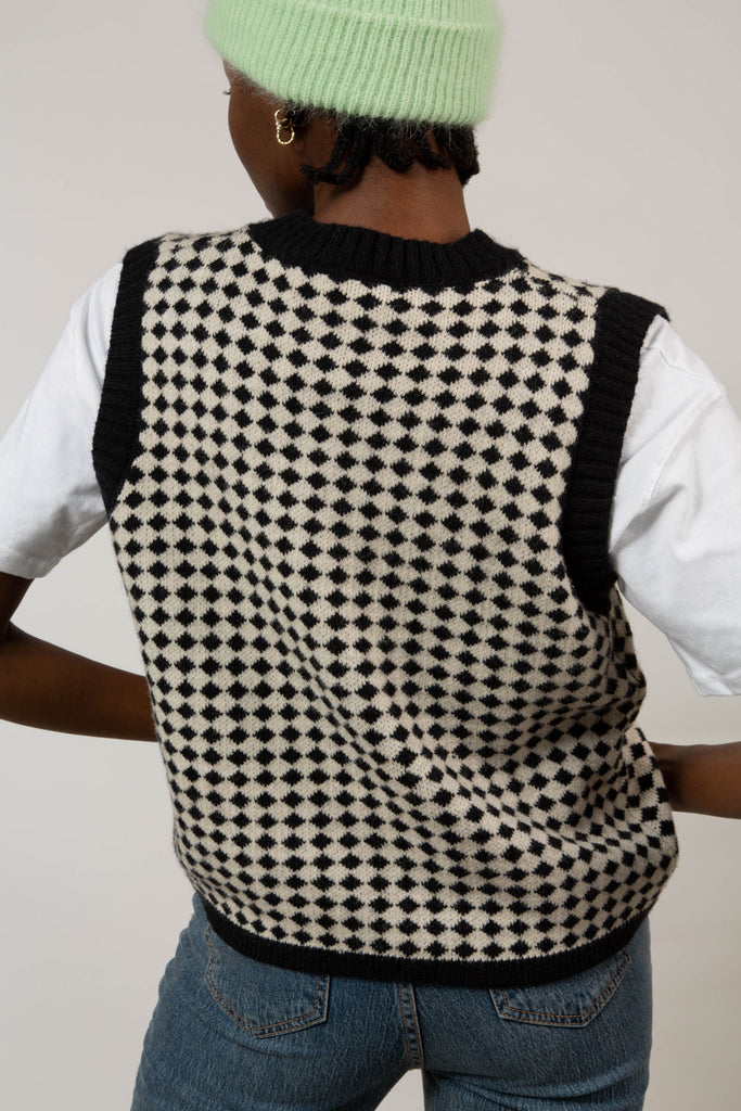 Black and white intarsia diamond sweater vest_3