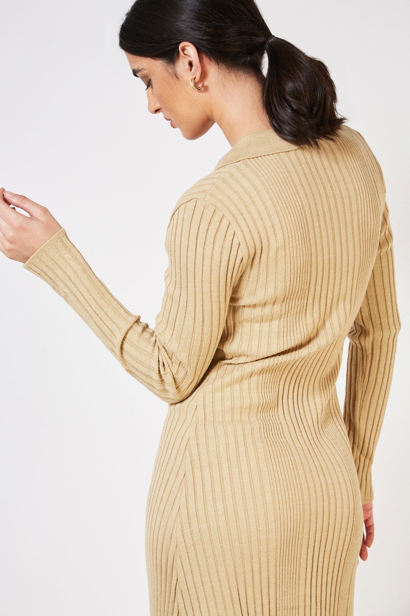 Beige ribbed knit shirt dress_8