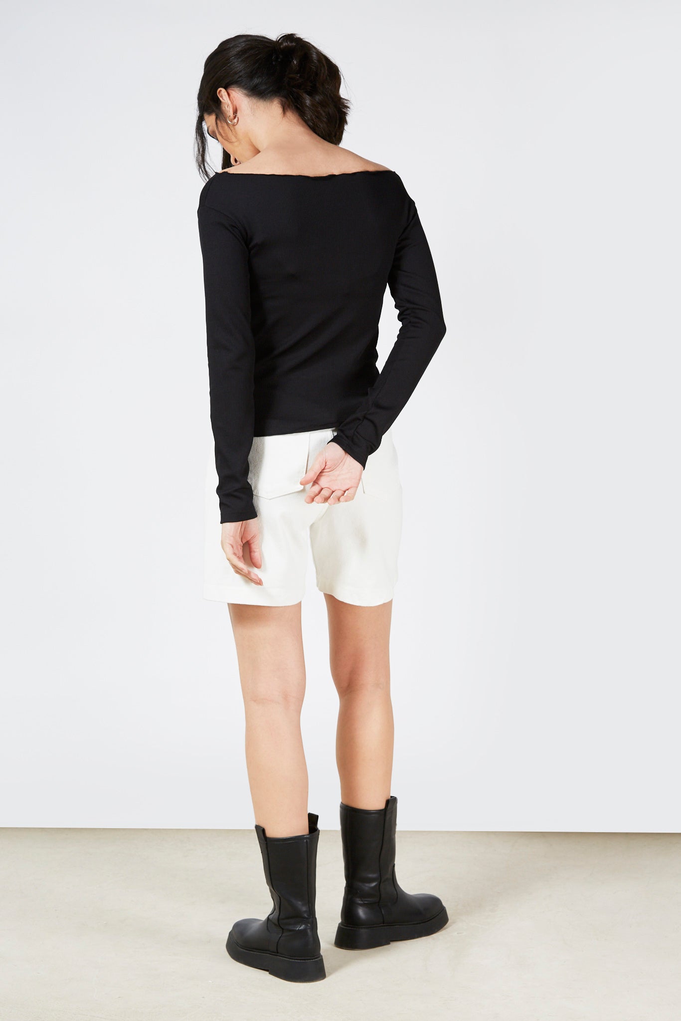 Black and ivory thick vertical stripe top_6