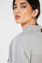 Grey and white contrast thin striped tie waist dress_14