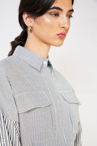 Grey and white contrast thin striped tie waist dress_5