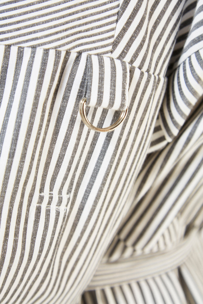 Grey and white contrast thin striped tie waist dress_7