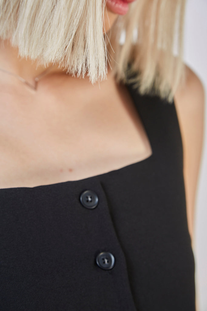 Black button front sleeveless top_5