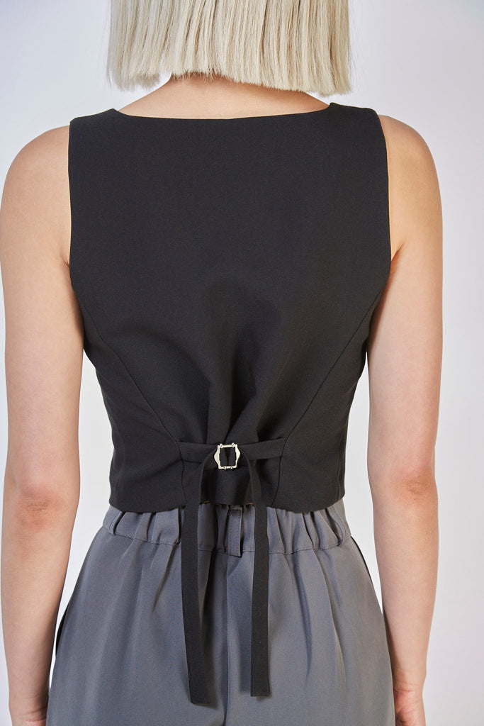 Black button front sleeveless top_3