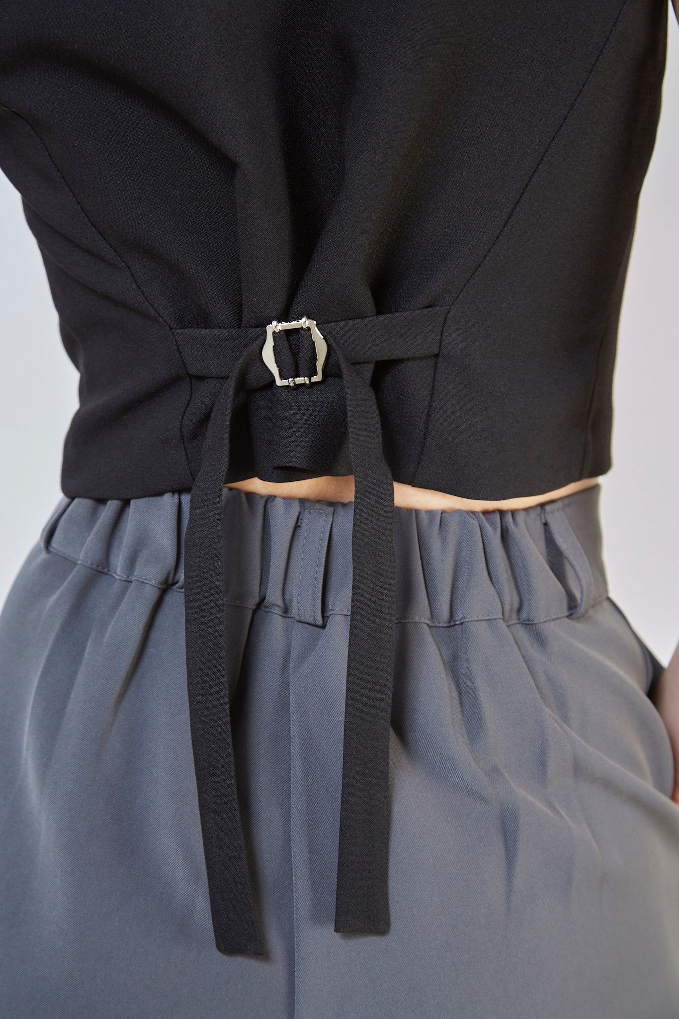 Black button front sleeveless top_6