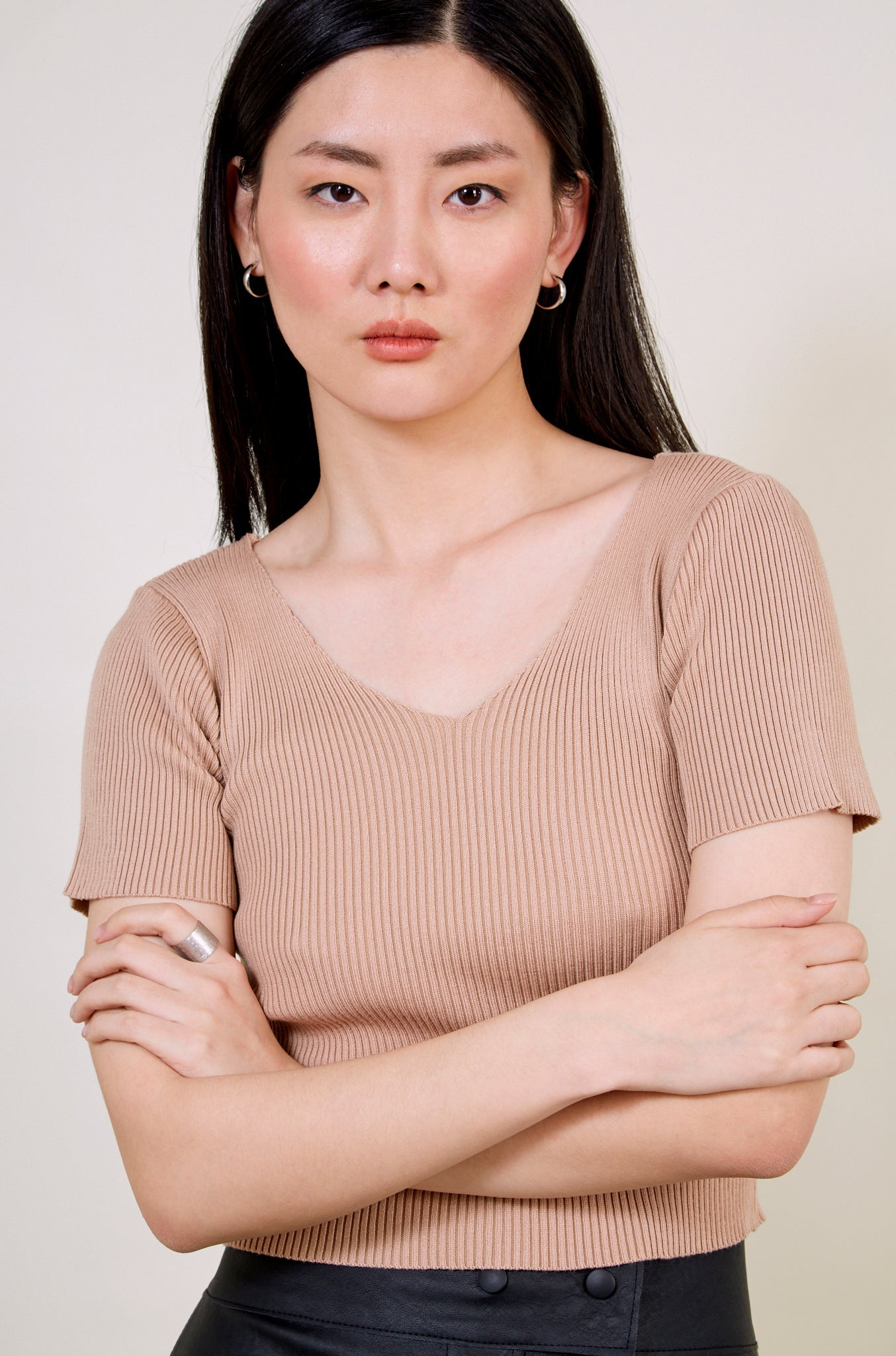 Beige V neck knit tee_4