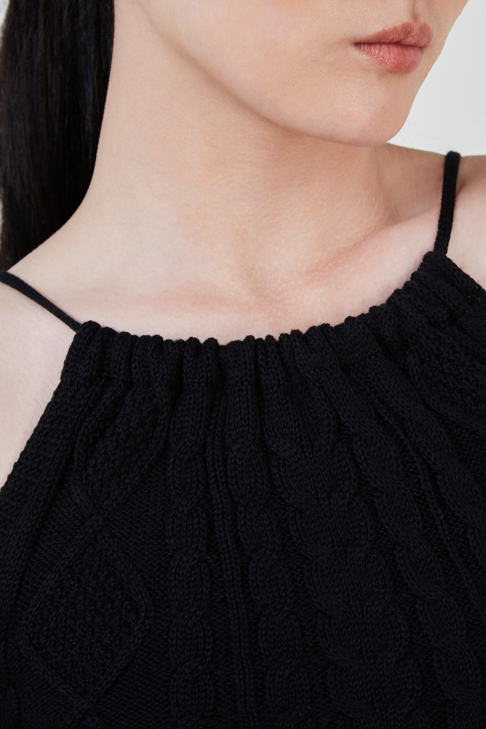 Black cable knit halter neck knit top_5