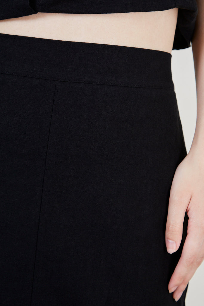 Black slit front skirt_5