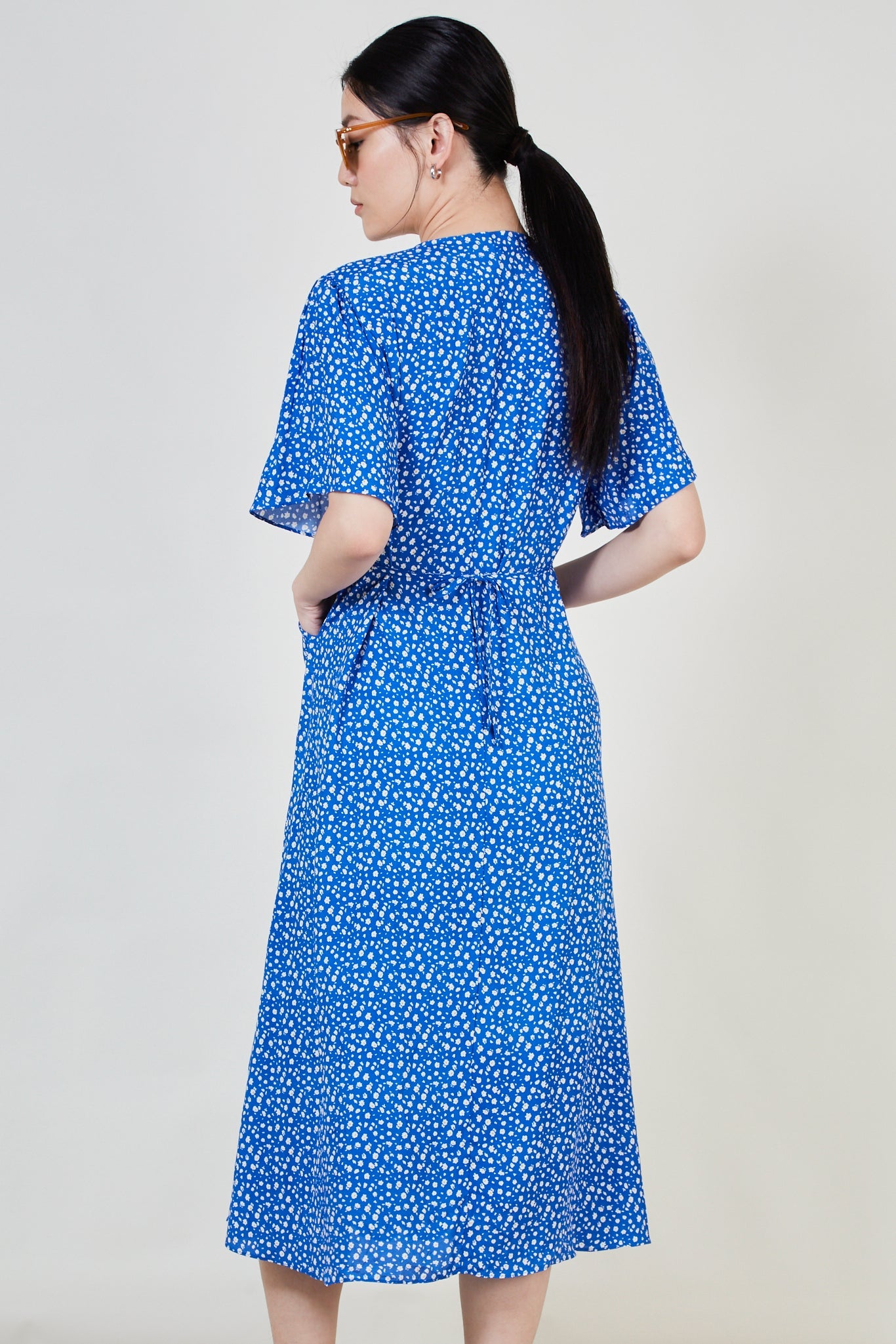 Bright blue floral print midi dress_3