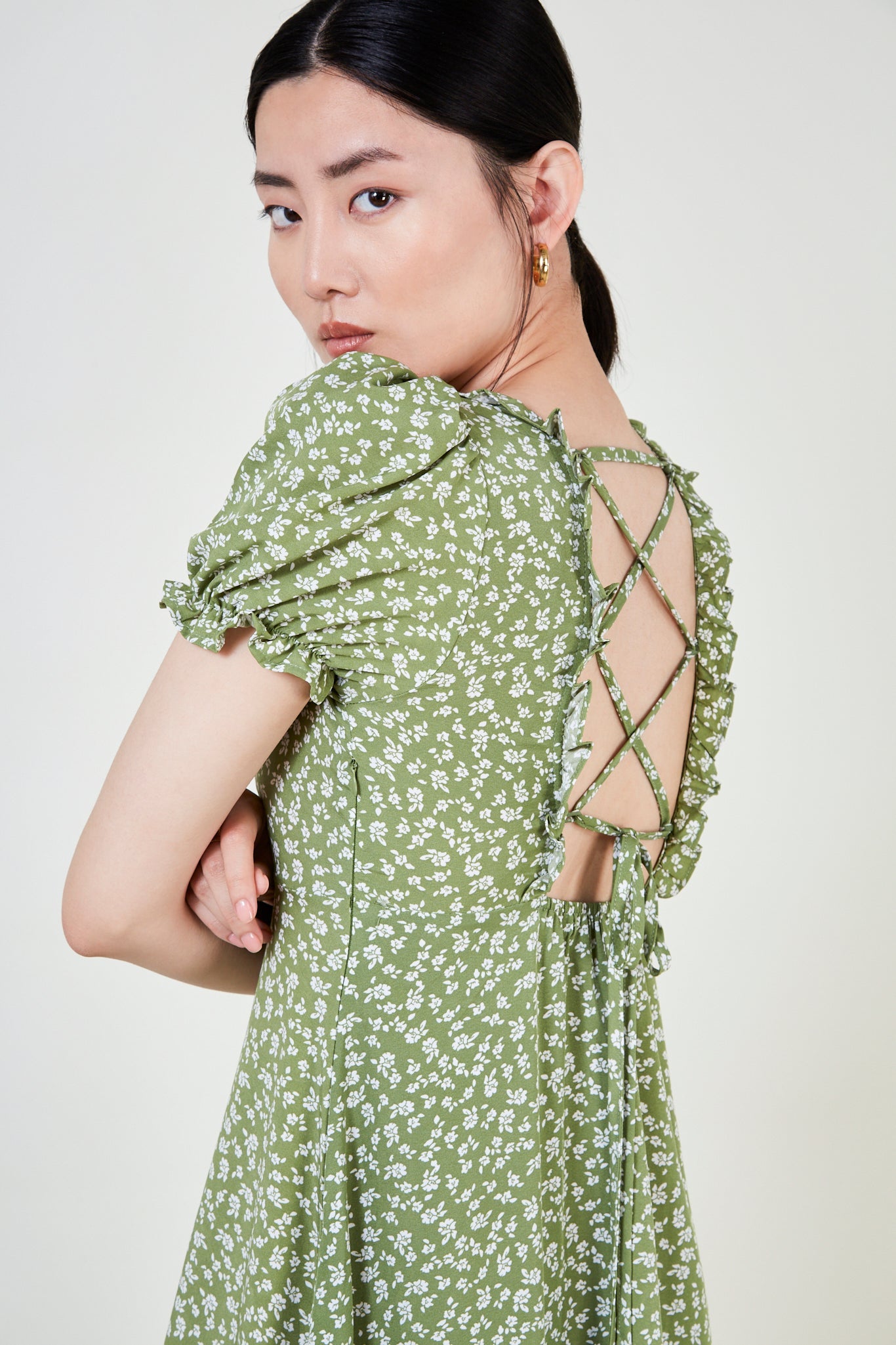 Green floral print lace up back dress_5