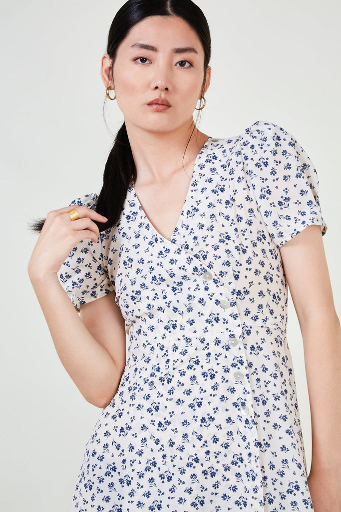 Ivory and blue floral print side button dress_4