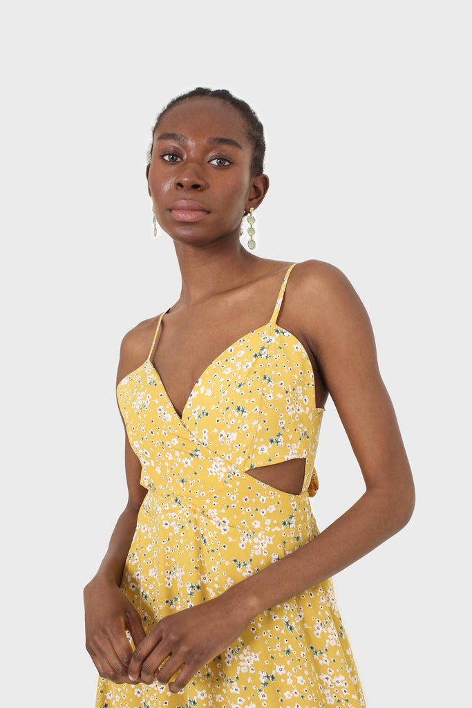 Yellow and white floral ribbon back dress_3
