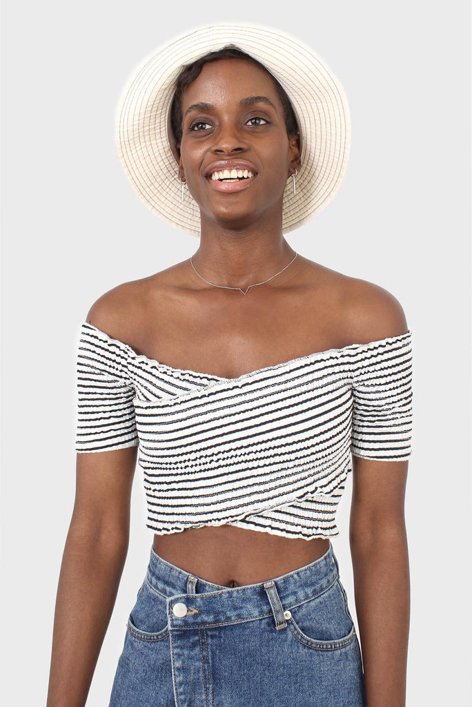 Black and white stripe ruched cropped off shoulder tee_6