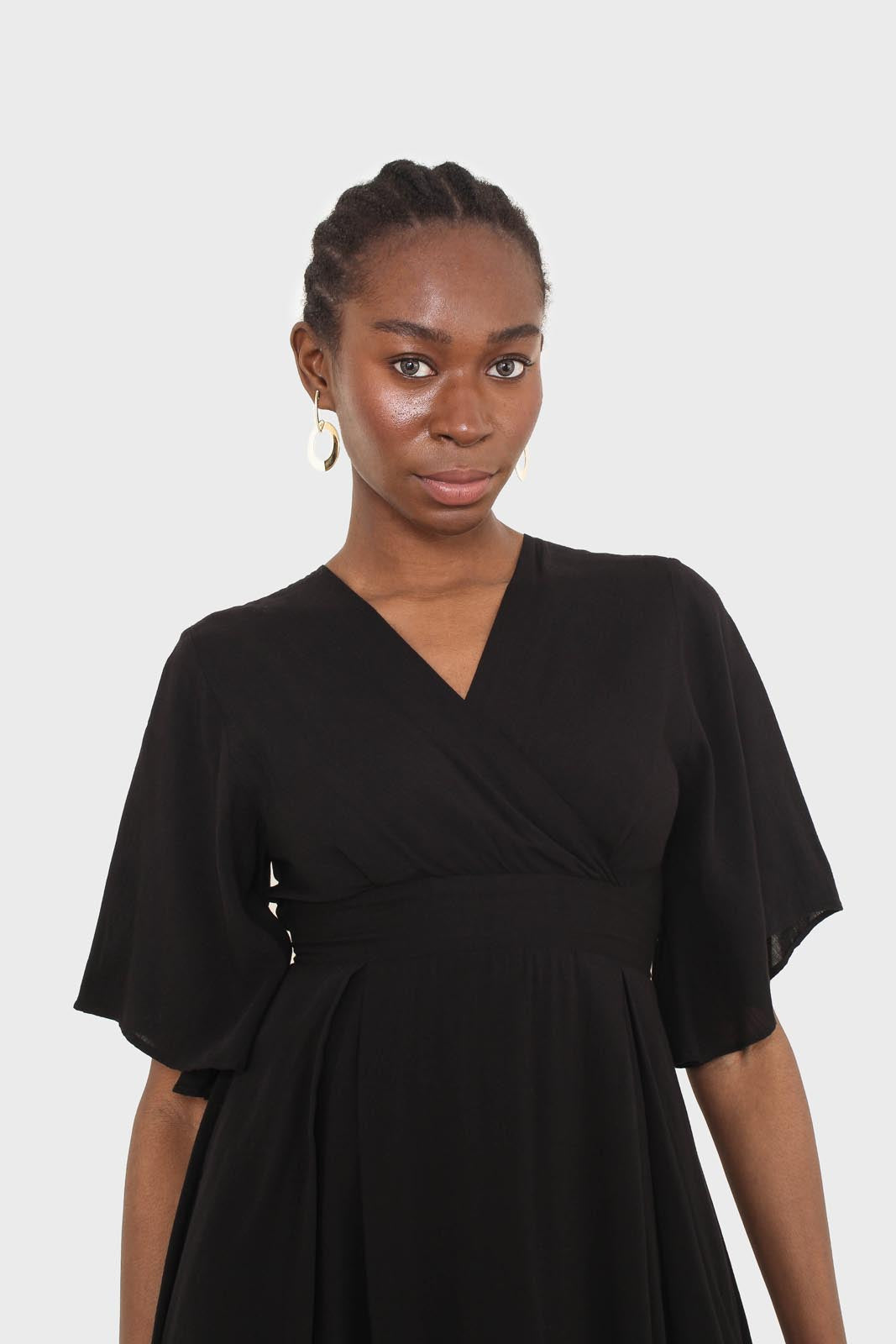 Black layered V-neck short sleeved dress_9