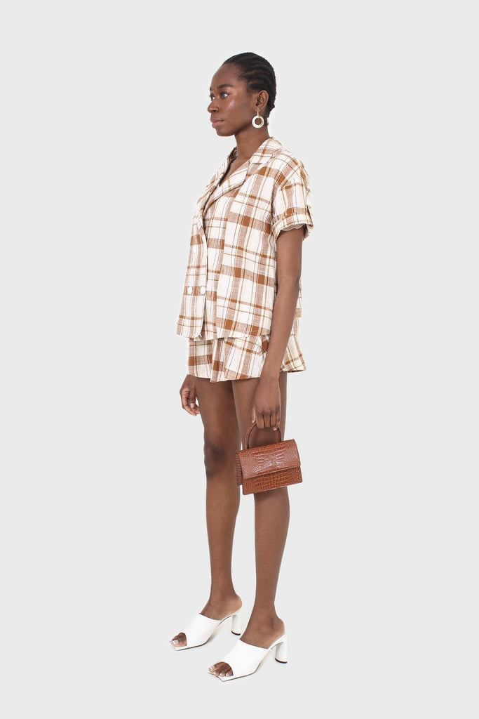 Beige and brown checked linen shorts_5