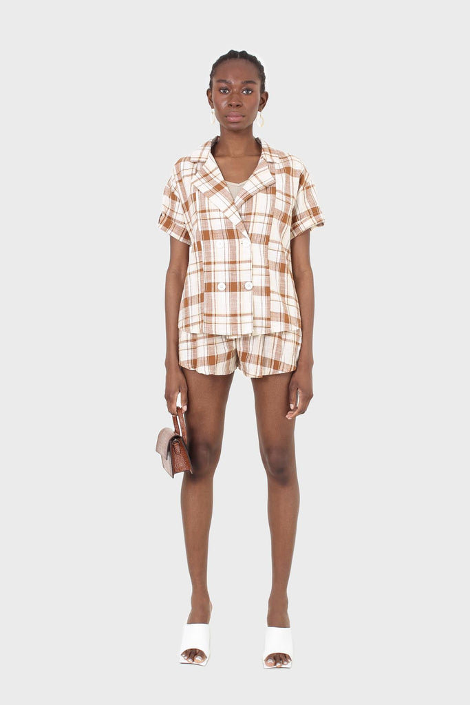 Beige and brown checked linen shorts_3