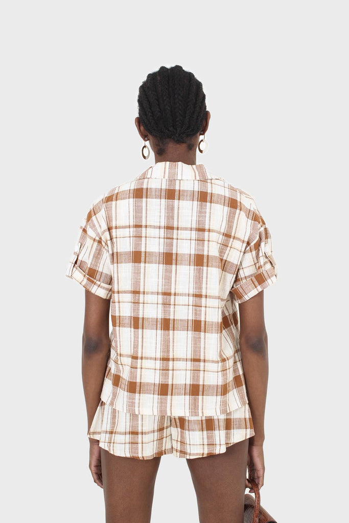 Beige and brown checked linen shorts_8