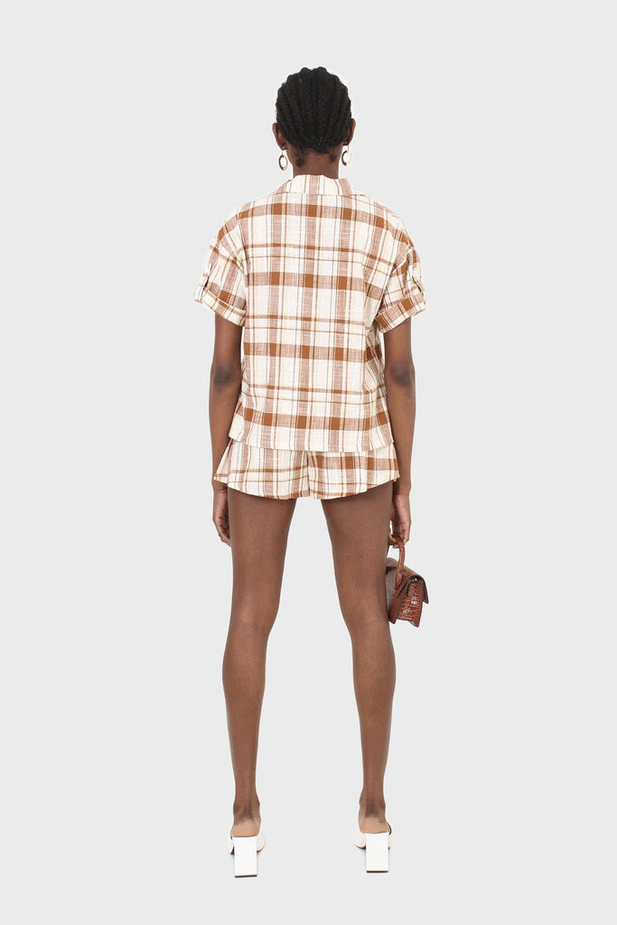 Beige and brown checked linen shorts_4