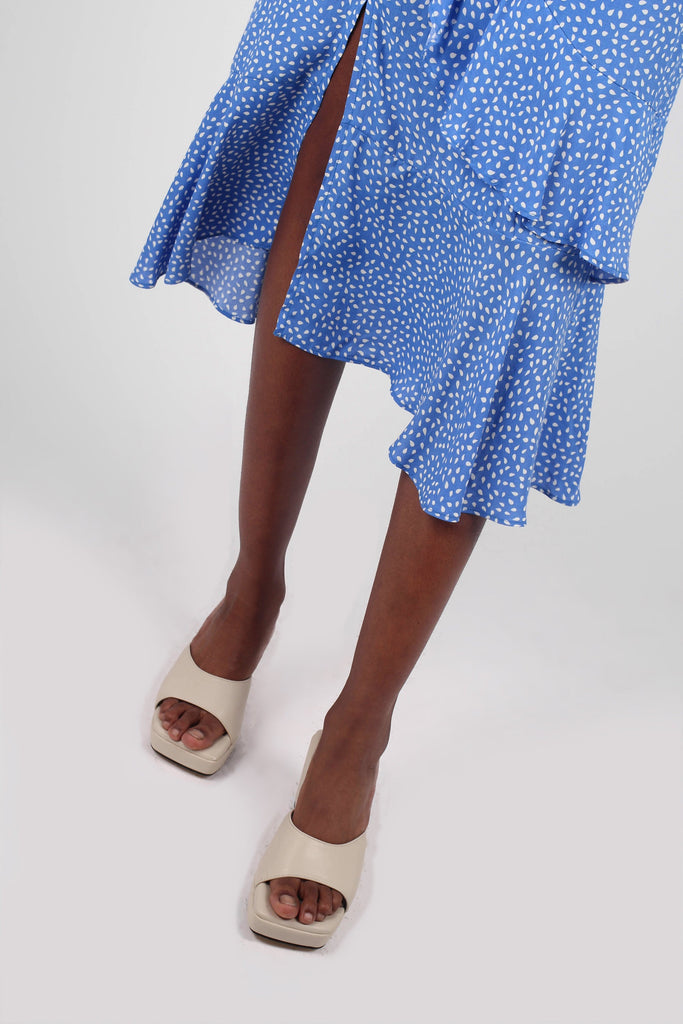 Blue and white dots tiered ruffle midi skirt_4