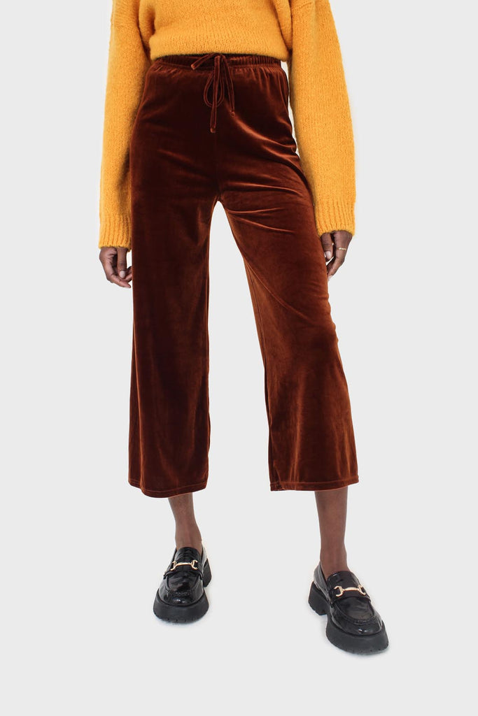 Brown velvet drawstring trousers_1