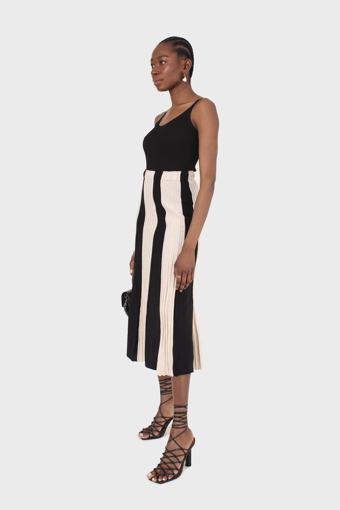 Black and ivory thick stripe flare knit midi skirt_5